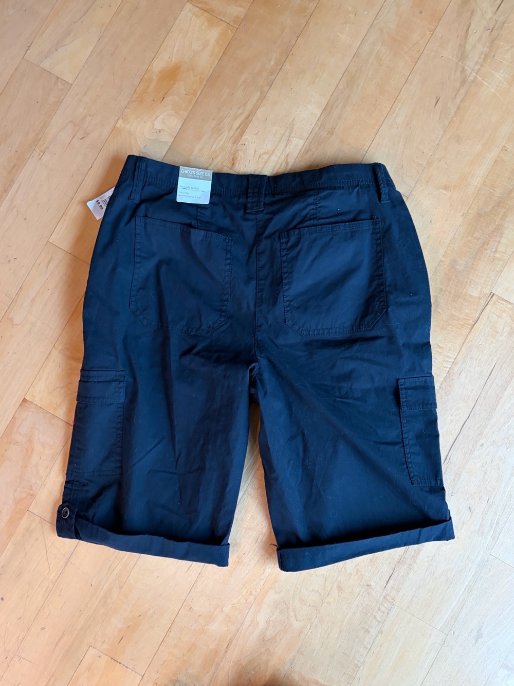 Chico shorts, cargo utility black stretch, NWT classic rise pockets Women’s SZ6 - Picture 2 of 13